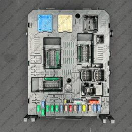 PEUGEOT 3008 987847718001 JOHNSON CONTROLS BSI04EV K04-00 280214 FOTO CARCASA by DIAGCAR